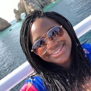 Meet your Posher, Janel